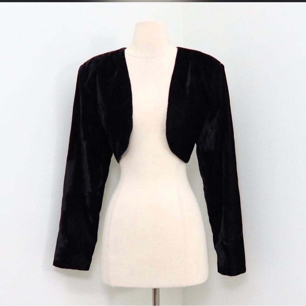 Elegant Black Women's 90’s Shrug